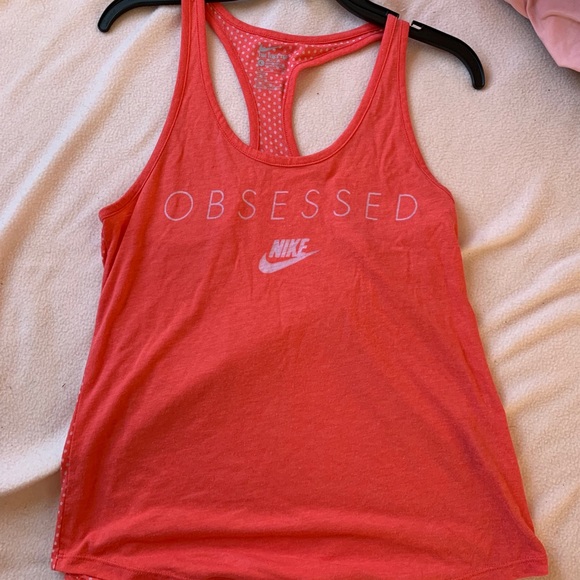 Mixture of Nike tops. - Picture 7 of 7